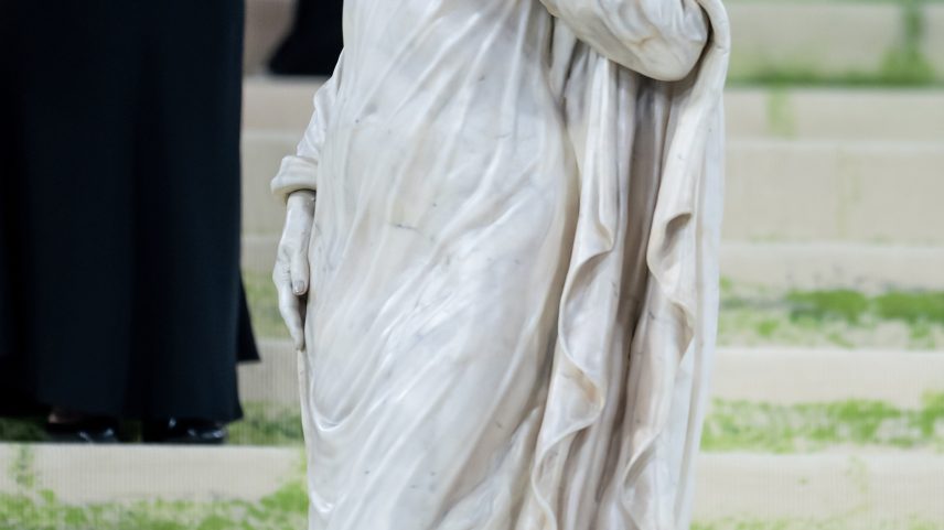 Heidi Klum explica como a ilusão da estátua na Met Gala 2026 surgiu