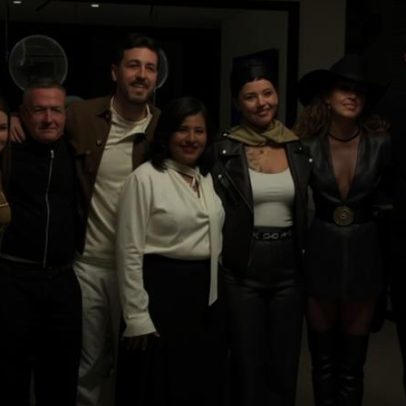 Simone Mendes recebe Paula Fernandes e Portiolli em festa na mansão