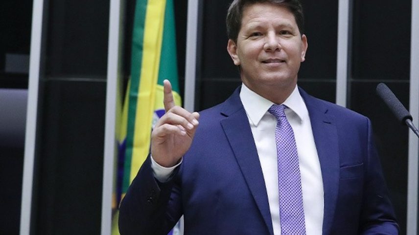 Oficial não localiza Mario Frias endereço da Câmara; retorno ao Brasil sem prazo