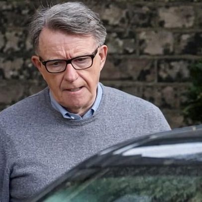 Ministro sênior defende decisão de reter parte de arquivos Mandelson