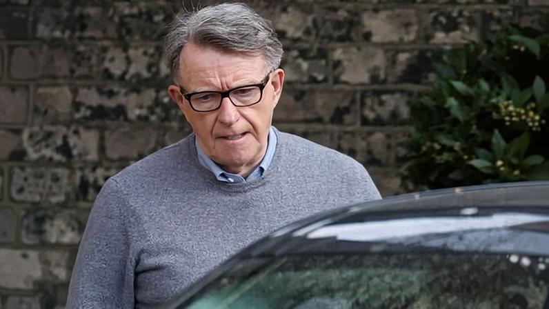 Ministro sênior defende decisão de reter parte de arquivos Mandelson
