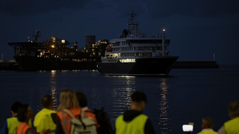 MV Hondius entering the port of Granadilla de Abona to anchor.