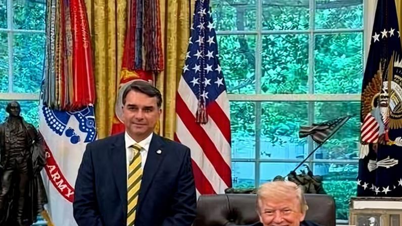 Flávio Bolsonaro enfatiza soberania e valores de Trump de forma sucinta
