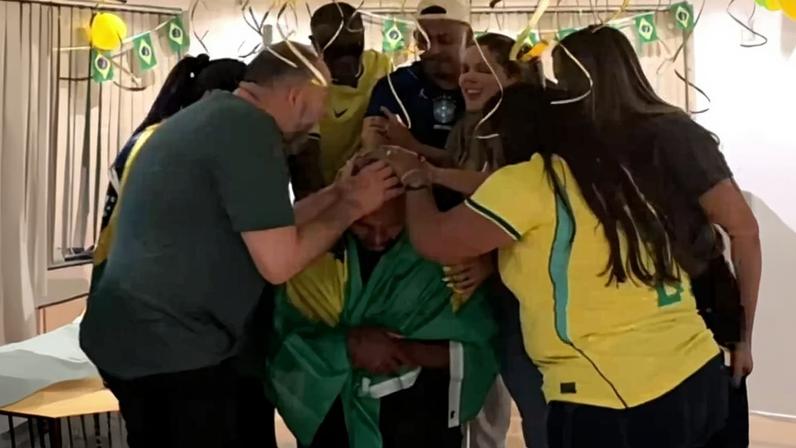 Igor Thiago é convocado para a Copa e recebe oração da família