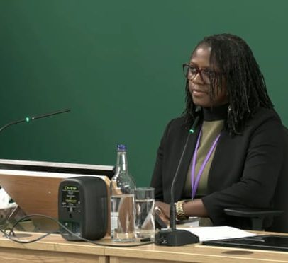 Mãe do triplo homicida de Nottingham diz que sistema de saúde mental está quebrado