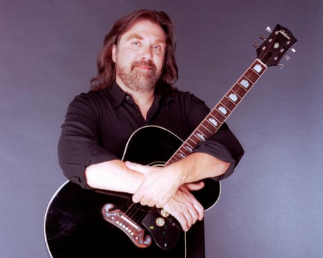 Dennis Locorriere, vocalista do Dr. Hook, morre aos 76 anos