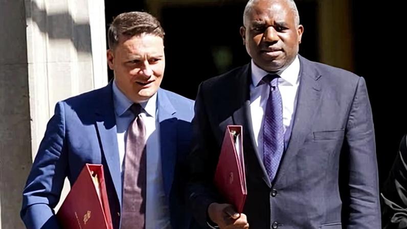 Lammy rejeita proposta de Streeting para reentrar na UE