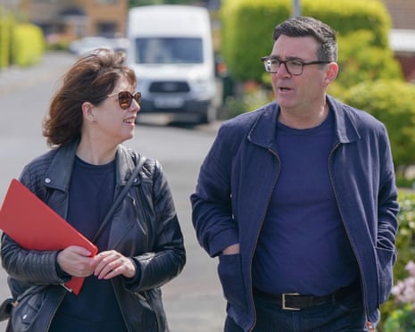 Andy Burnham enfrenta corrida difícil para vencer Makerfield