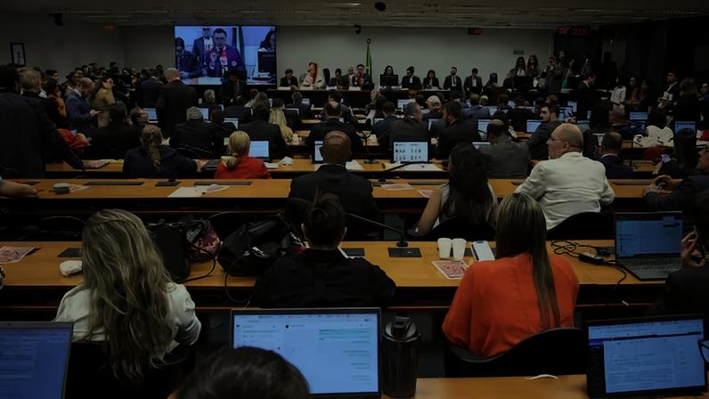 Comissão especial da Câmara dos Deputados aprova relatório da PEC do fim da escala 6x1