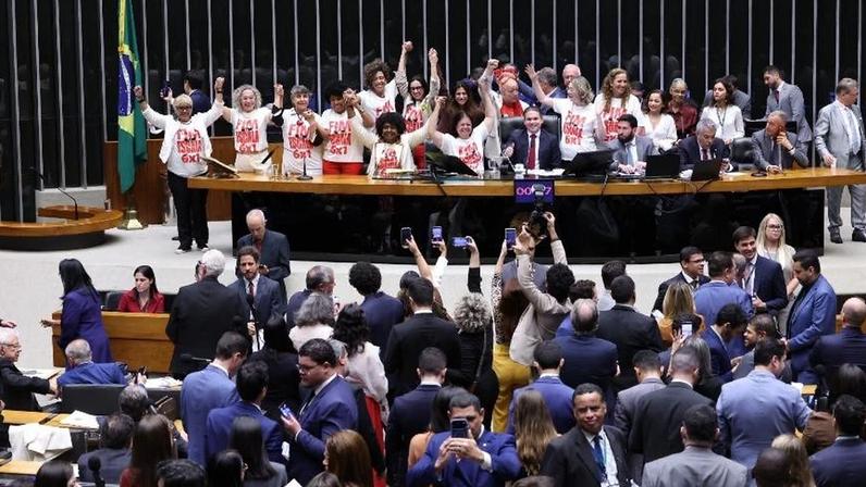 Deputados aprovam fim da escala 6x1; veja como cada um votou