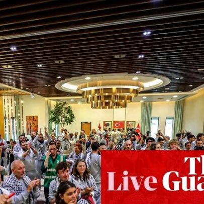 Ativistas da flotilha australiana libertados por Israel chegam a Istambul acusam privação de comida