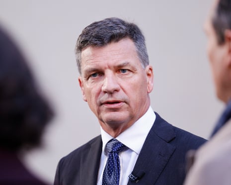 Coalizão vincula limites de imigração à construção de moradias, diz Taylor