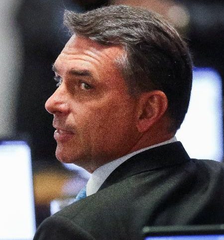 Flávio diz que Bolsonaro pediu para ficar tranquilo sobre doação de Vorcaro