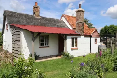 Fen Cottage é listado como patrimônio Grade II