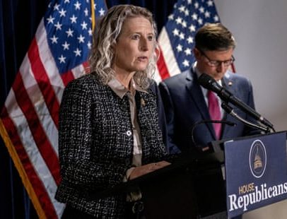 Democratas dos EUA pedem renúncia de Jen Kiggans por concordar com comentário racista