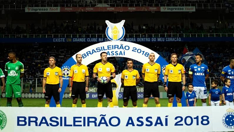 Arbitragem de Cruzeiro x Chapecoense e histórico do árbitro, em análise