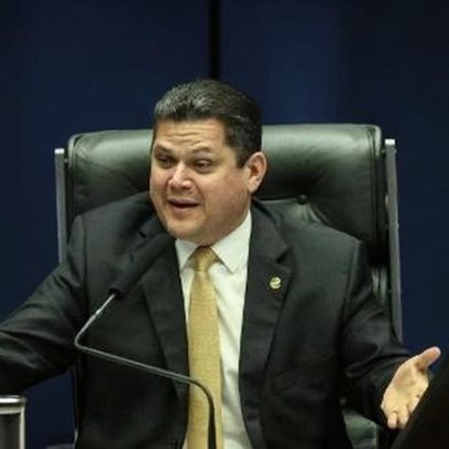 Debates da CPI do Master se tornam teatro em sessão no Congresso