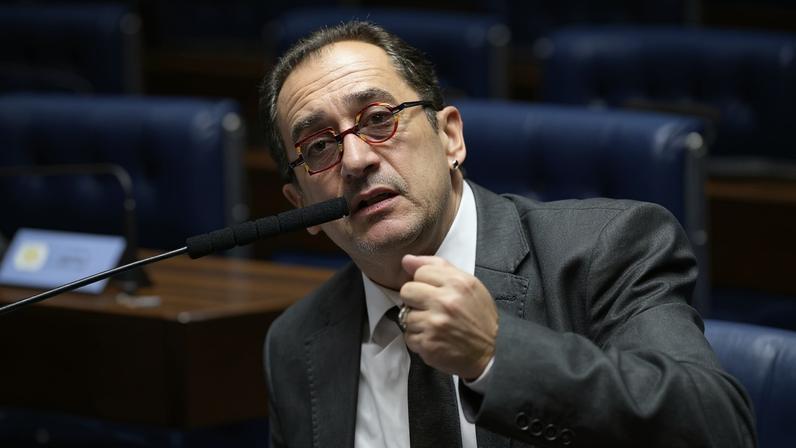 Justiça rejeita indenização de Kajuru contra Gustavo Gayer