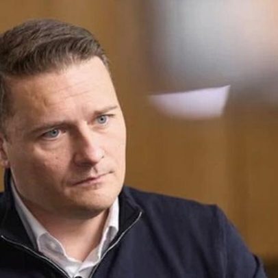 Redes sociais como tabaco: Streeting defende ban para menores de 16