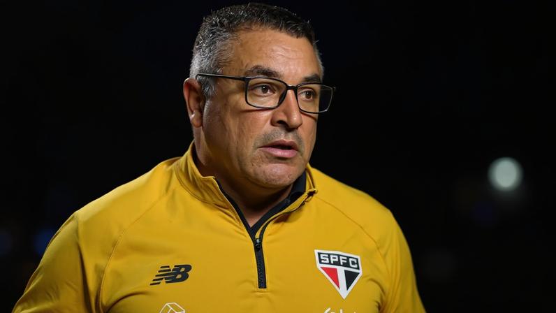 Troca de treinador pode triplicar lesões musculares, aponta estudo