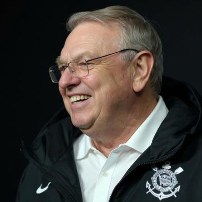 Corinthians quita salários em atraso com elenco e comissão técnica