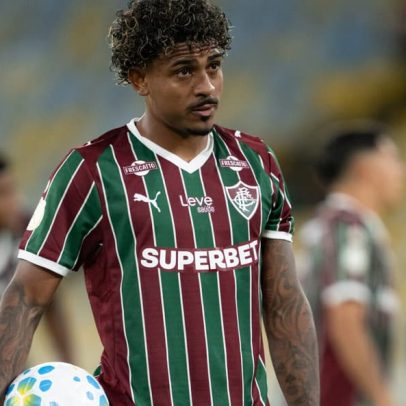 John Kennedy cobra o segundo pênalti do Fluminense