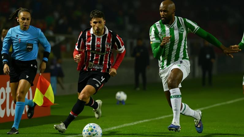 Calleri detonou resultado contra o Juventude (Foto: Maicon Damasceno/Agencia Enquadrar/Folhapress)