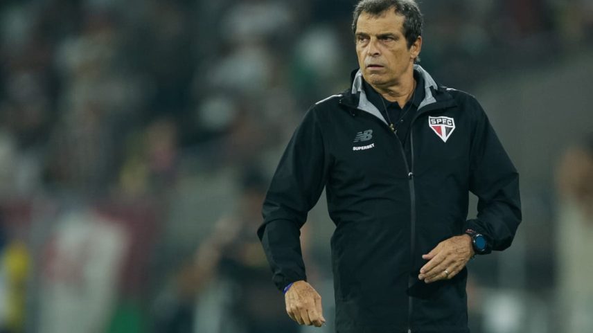 Assista na íntegra à coletiva de Milton Cruz, auxiliar do São Paulo, após derrota