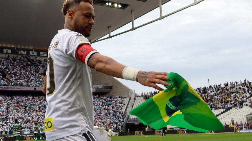 Neymar levou amarelo após briga com a arbitragem (Foto: Theo Daolio/Ekobanpress/Folhapress).