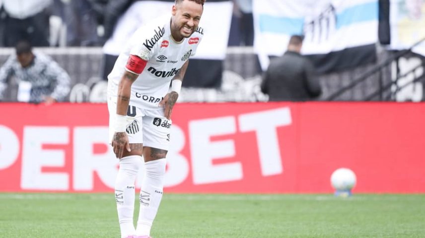 Neymar protestou bastante após substituição (Foto: Marina Uezima/Brazil Photo Press/Folhapress)