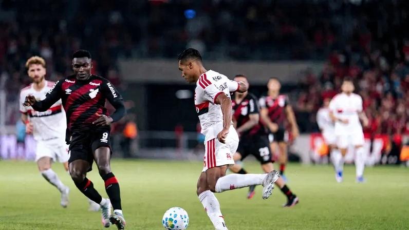Athletico-PR x Flamengo atinge maior audiência da temporada em emissora