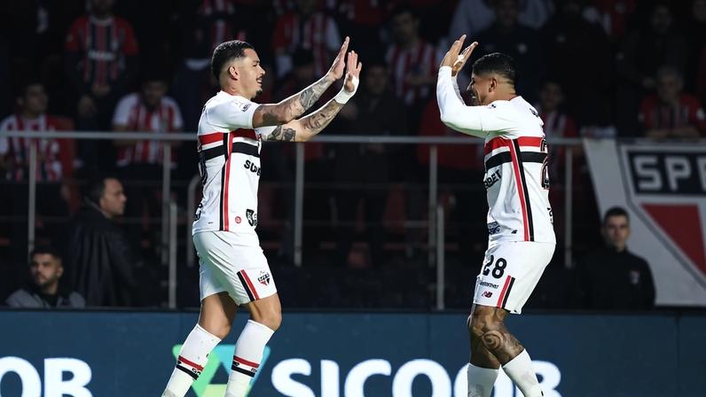 Luciano comemora gol marcado em São Paulo x Botafogo (Foto: Marina Uezima/Brazil Photo Press/Folhapress)