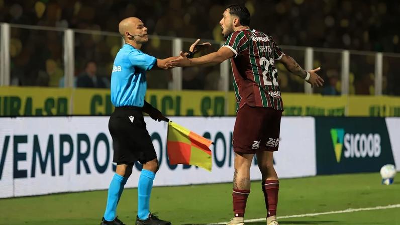 O primeiro tempo de Mirassol x Fluminense foi marcado por uma polêmica em pênalti não marcado. (Foto: Alex Pelicer/Agencia F8/Folhapress)