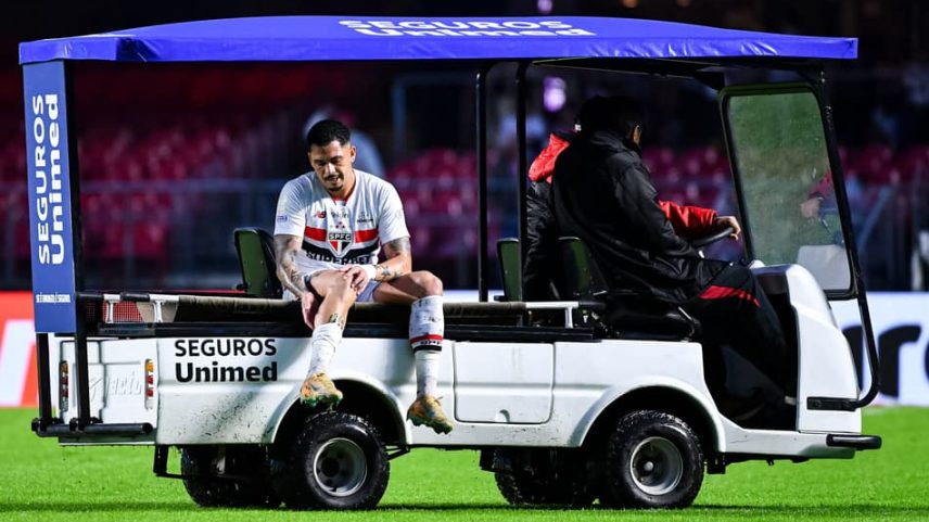 Luciano deixou o jogo entre São Paulo x Botafogo com dores (Foto: Roberto Casimiro /Fotoarena/Folhapress)