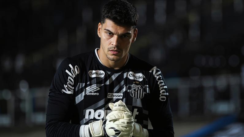 Cuca nega veto a Brazão; goleiro evita falar sobre futuro no Santos