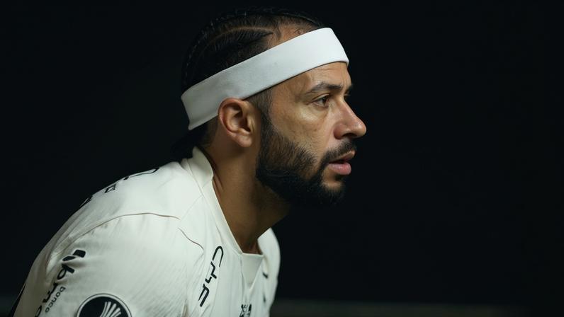 Memphis Depay encerra ciclo no Corinthians; futuro permanece indefinido