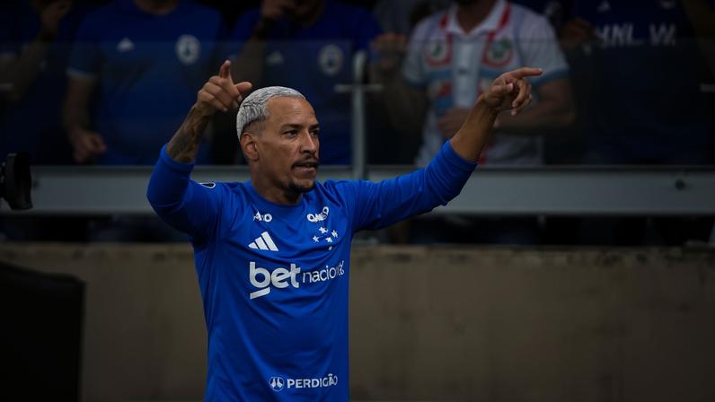 Matheus Pereira foi o destaque da classificação do Cruzeiro na Libertadores (Foto: Fernando Moreno/AGIF/Folhapress)