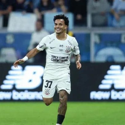 Kaio César celebra primeiro gol pelo Corinthians e trabalha duro