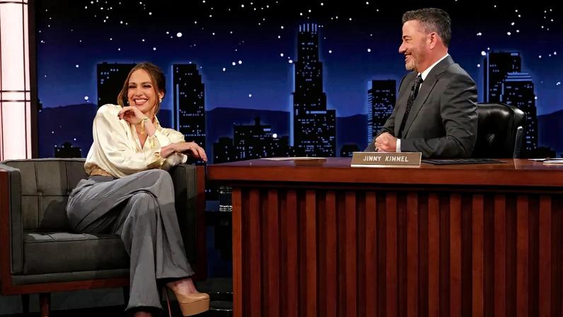 Jennifer Lopez promete vestir novamente o vestido verde Versace em 20 anos