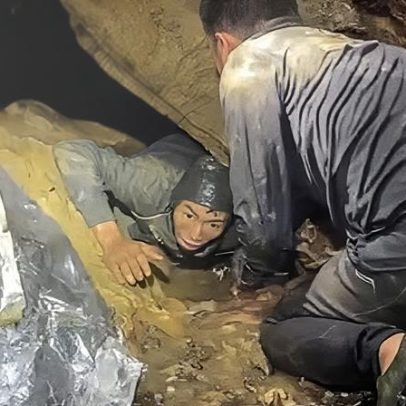 Mais quatro homens resgatados de caverna alagada no Laos