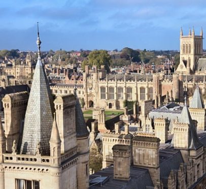 Filhos de estudiosos sauditas presos pedem que Cambridge pare treinamento de funcionários