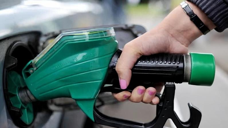 Queda de compras de gasolina em seis anos reduz vendas no varejo britânico