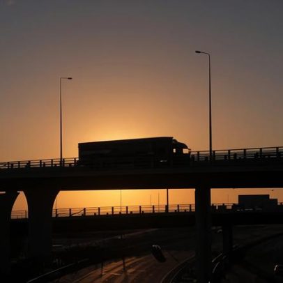 Reino Unido enfrenta tráfego intenso e temperaturas acima de 30°C no feriado de maio