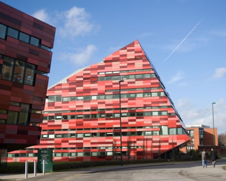 Milhares de funcionários da Universidade de Nottingham em risco de redundância