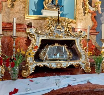 Polícia tcheca encontra crânio roubado de santo do século 13 e prende suspeito