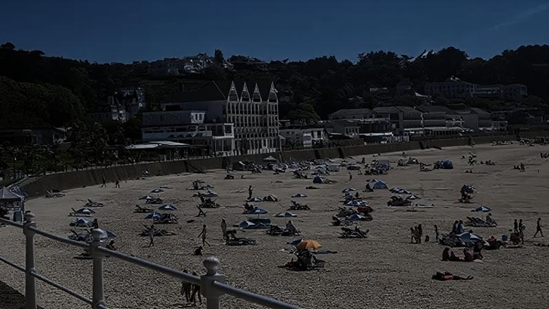 Jersey Met said it was the first time conditions had reached at least 30C (86F) on five consecutive days