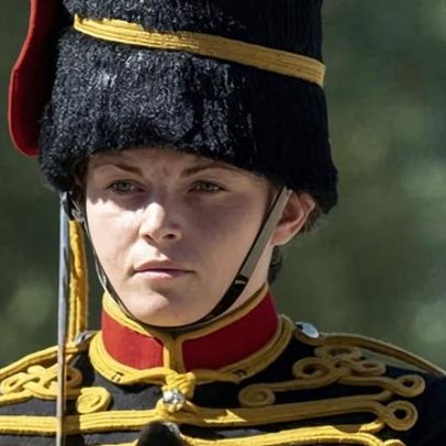 Homenagens ao soldado identificado que morreu em queda no Royal Windsor Horse Show