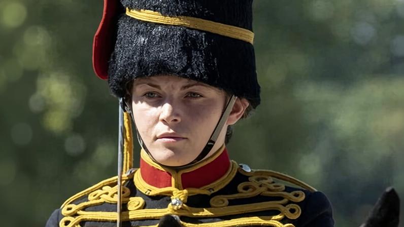 Homenagens ao soldado identificado que morreu em queda no Royal Windsor Horse Show