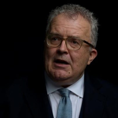 Ex-líder adjunto do Labour pede que MPs parem de tramar destituir Keir Starmer