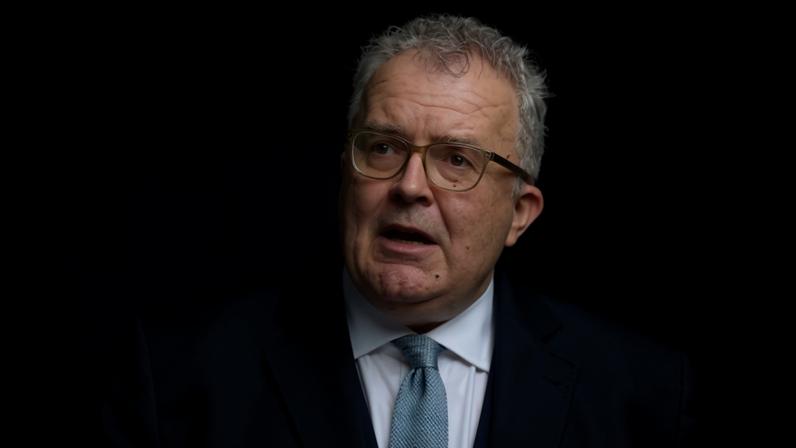 Ex-líder adjunto do Labour pede que MPs parem de tramar destituir Keir Starmer